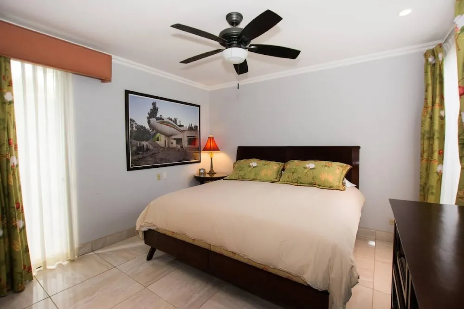Recently Renovated Luxury Condo with Resort-Style Beach Club Access and Ocean Views