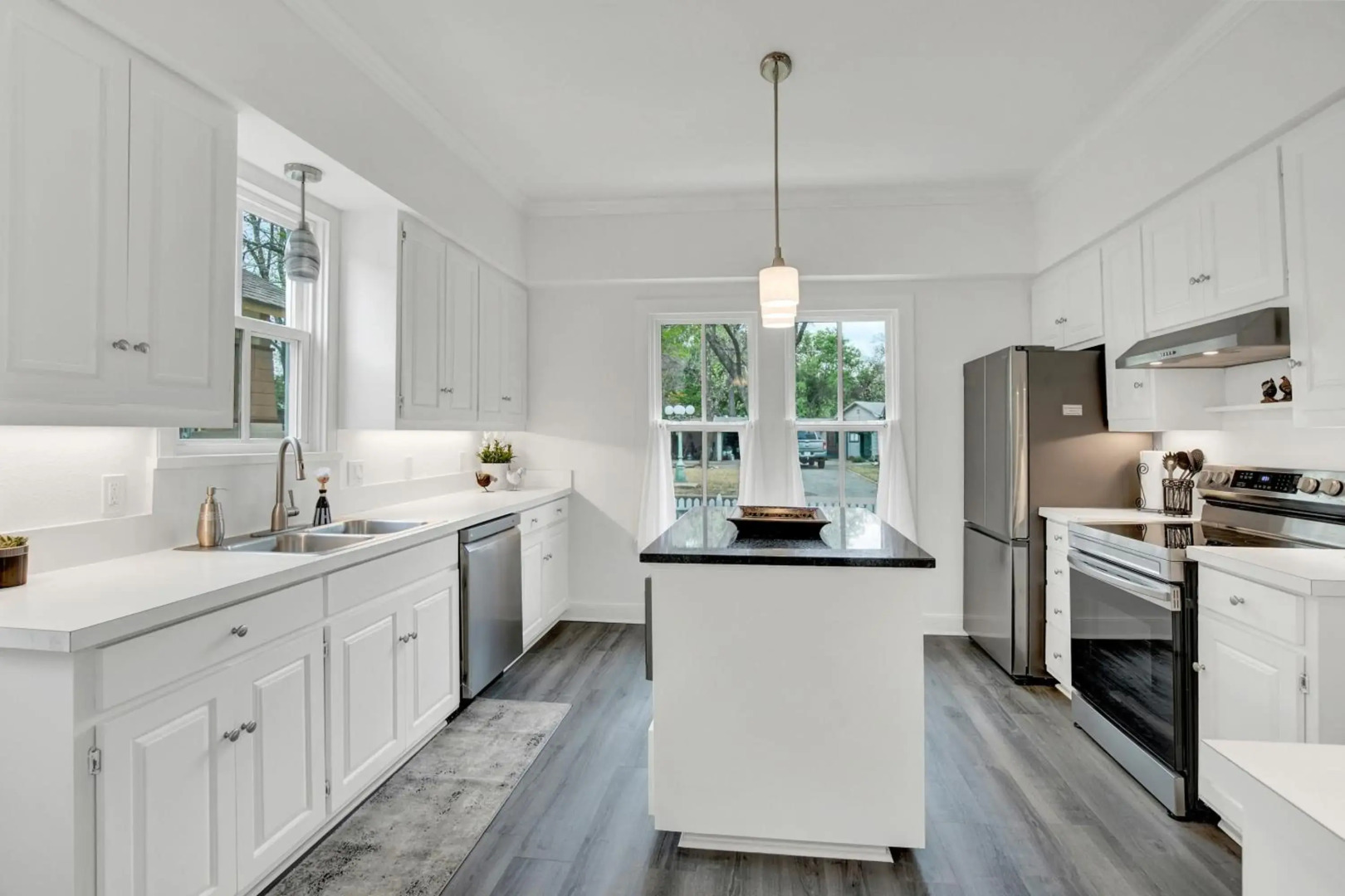 Awesome Haus With Gameroom, 4blks to Center of Town!