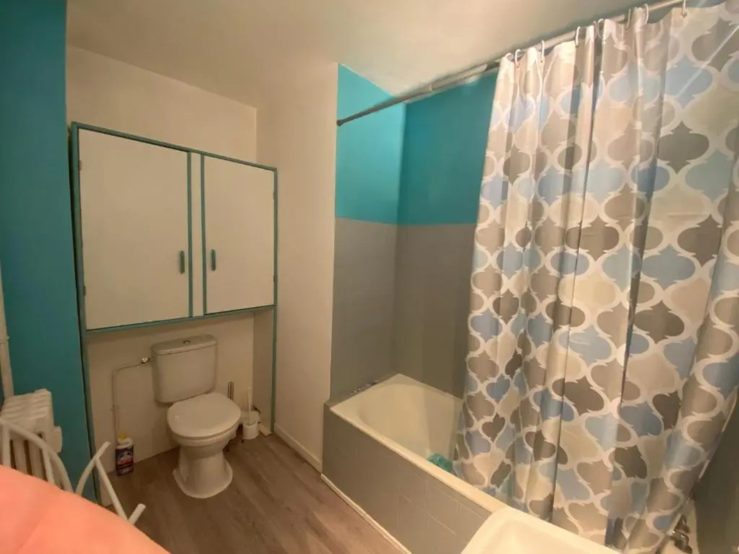 Grand studio avec balcon proche du centre ville