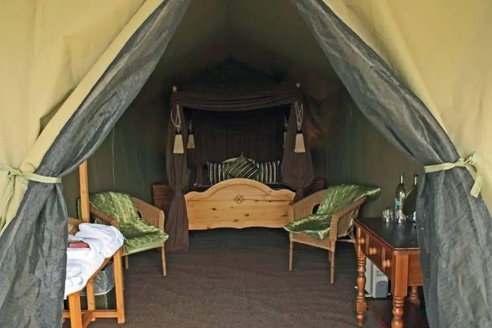 Port Lympne Reserve - Livingstone Lodge
