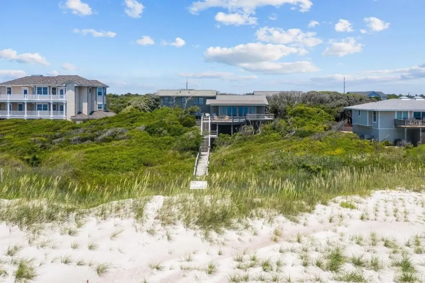 The Green Flash 4 Bedroom Home by RedAwning