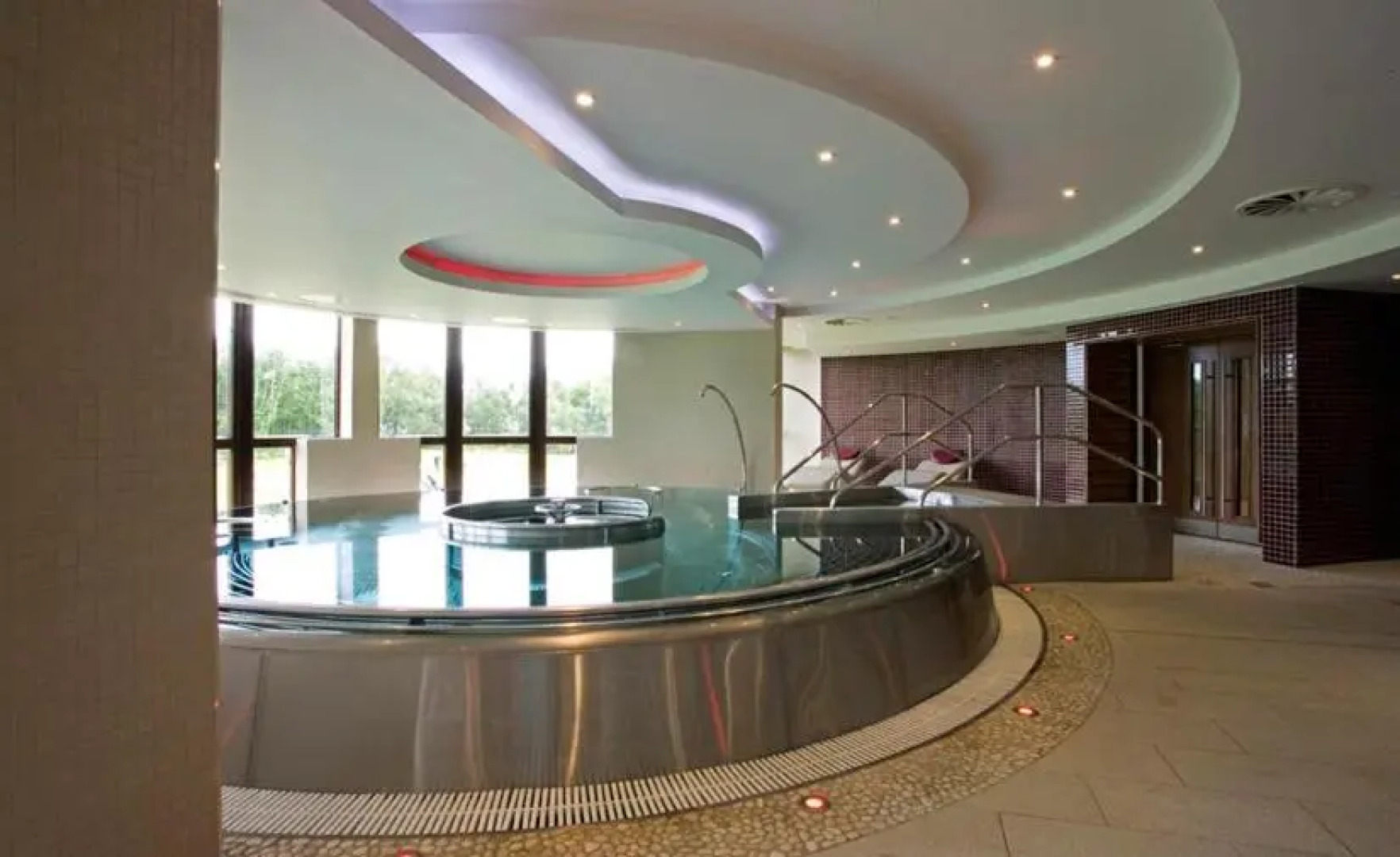 CELEBRATE AT THE WORLD FAMOUS LOCH LOMOND RESORT CAMERON HOUSE - Sleeps 6