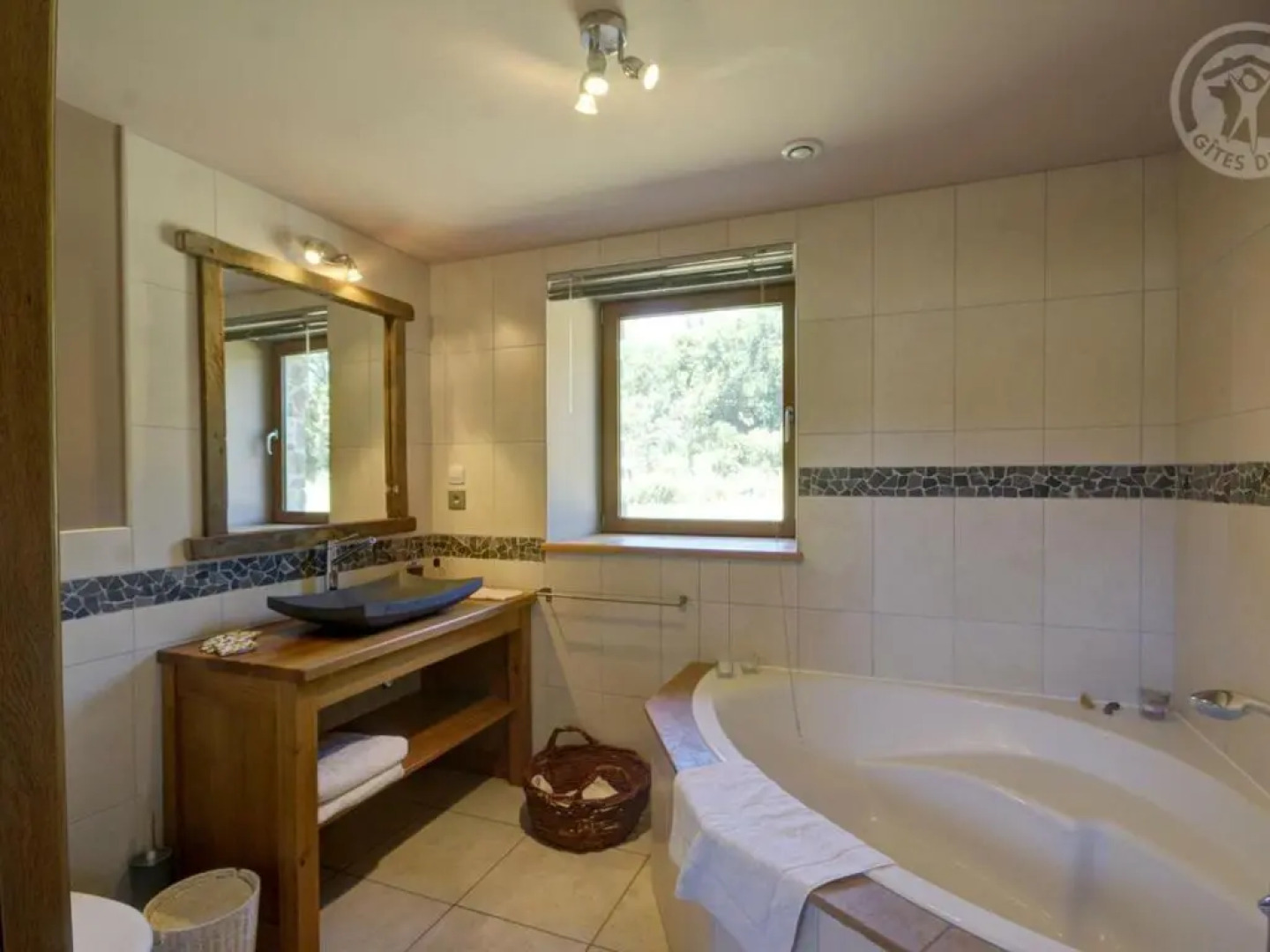 Gîte Croizet-sur-Gand, 7 pièces, 12 personnes - FR-1-496-25