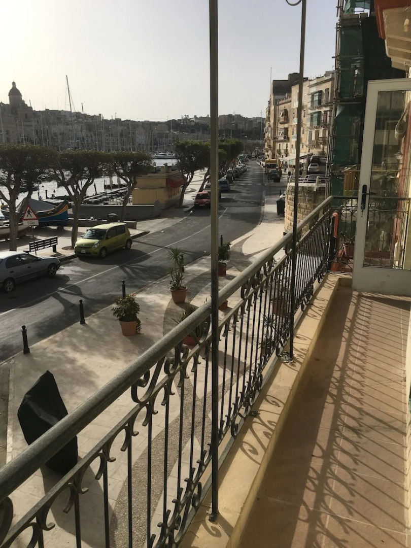 Senglea Seafront Apartment