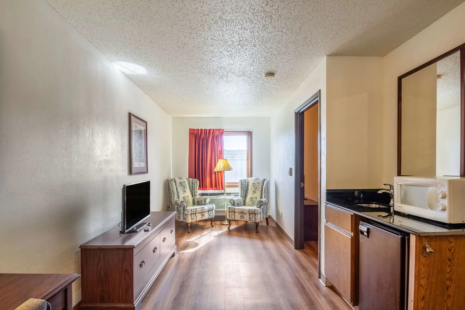 Motel 6 Saukville, WI