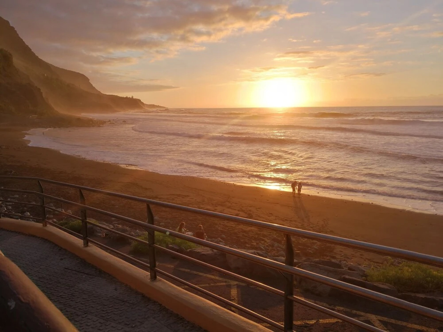 THE HAPPINESS PENTHOUSE Stylish Dream Holidays!