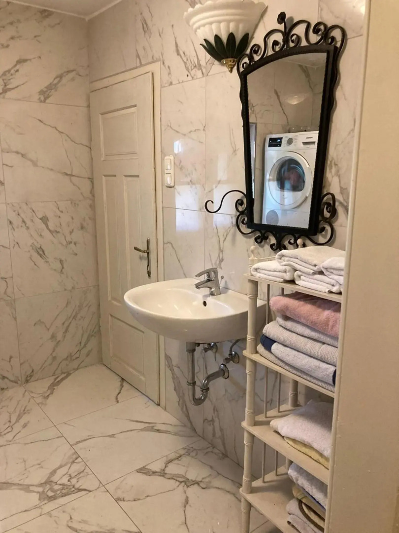 (C) Zimmer in einem Bauernhaus