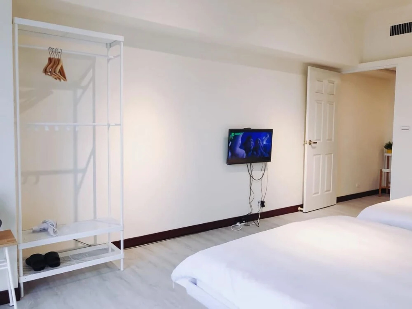 Taipei Apt.4 MRT Ximen Station Suite