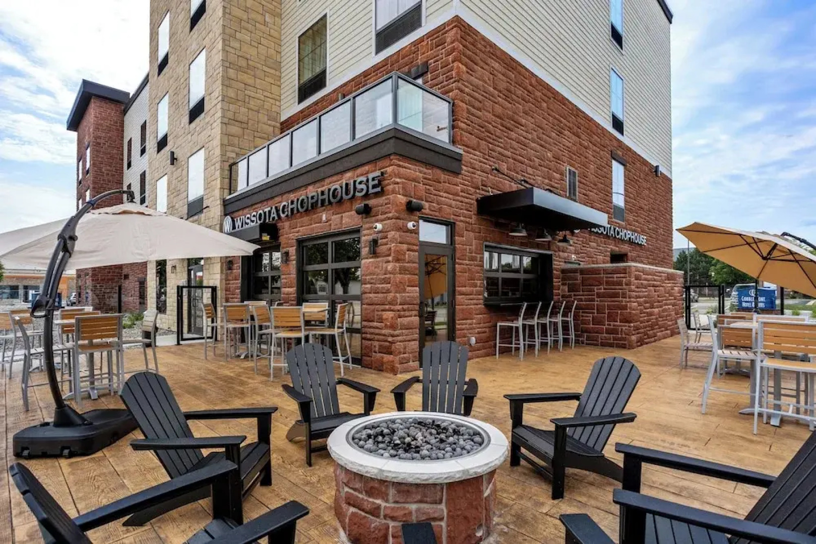 Cobblestone Hotel & Suites - Waukesha