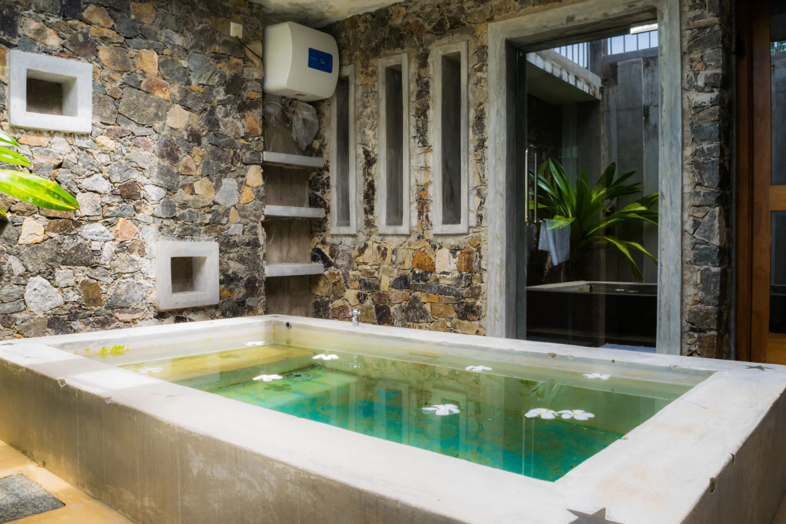 Villa White Queen Resort & Spa