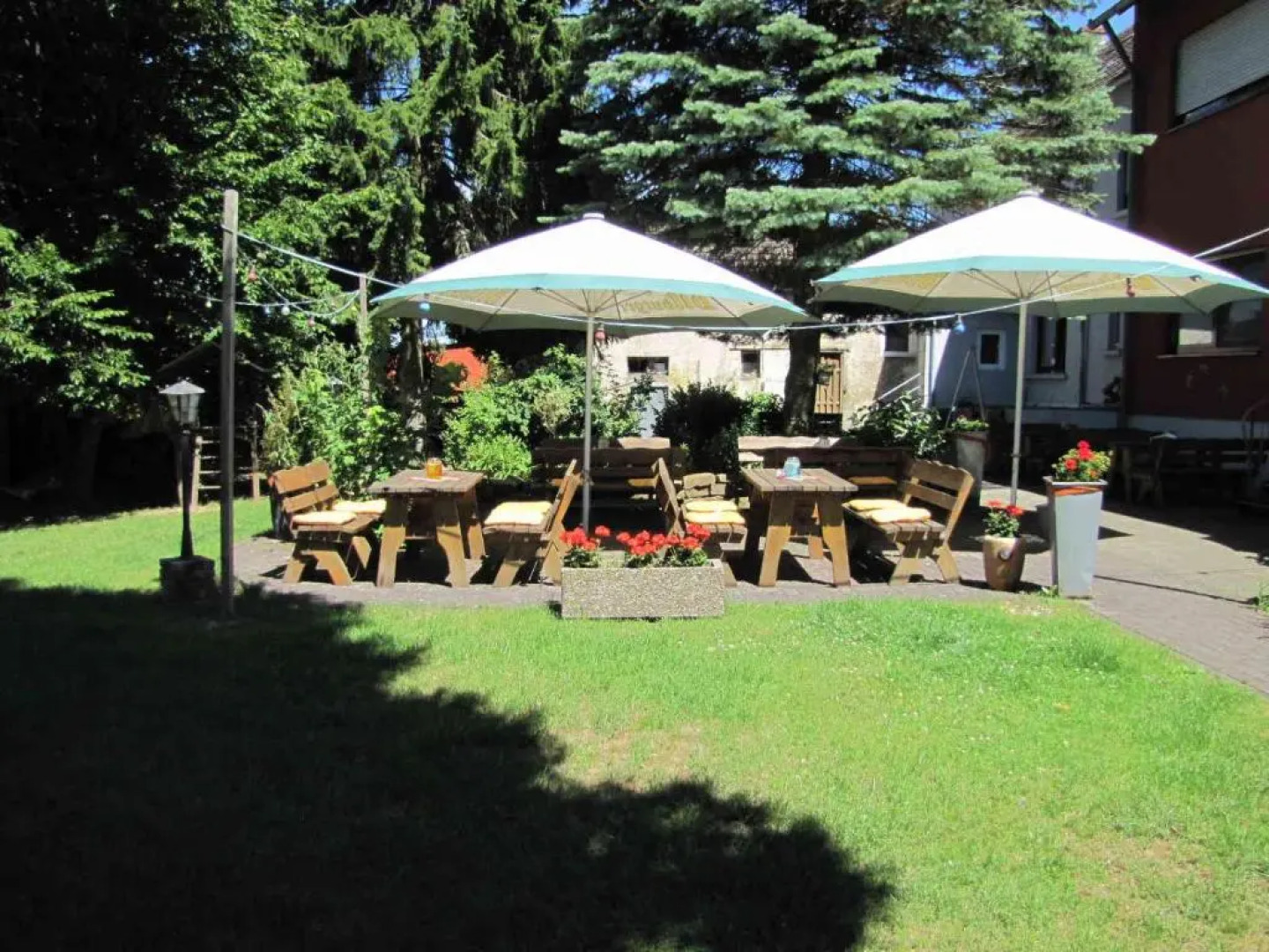 "Unter den Kastanien"