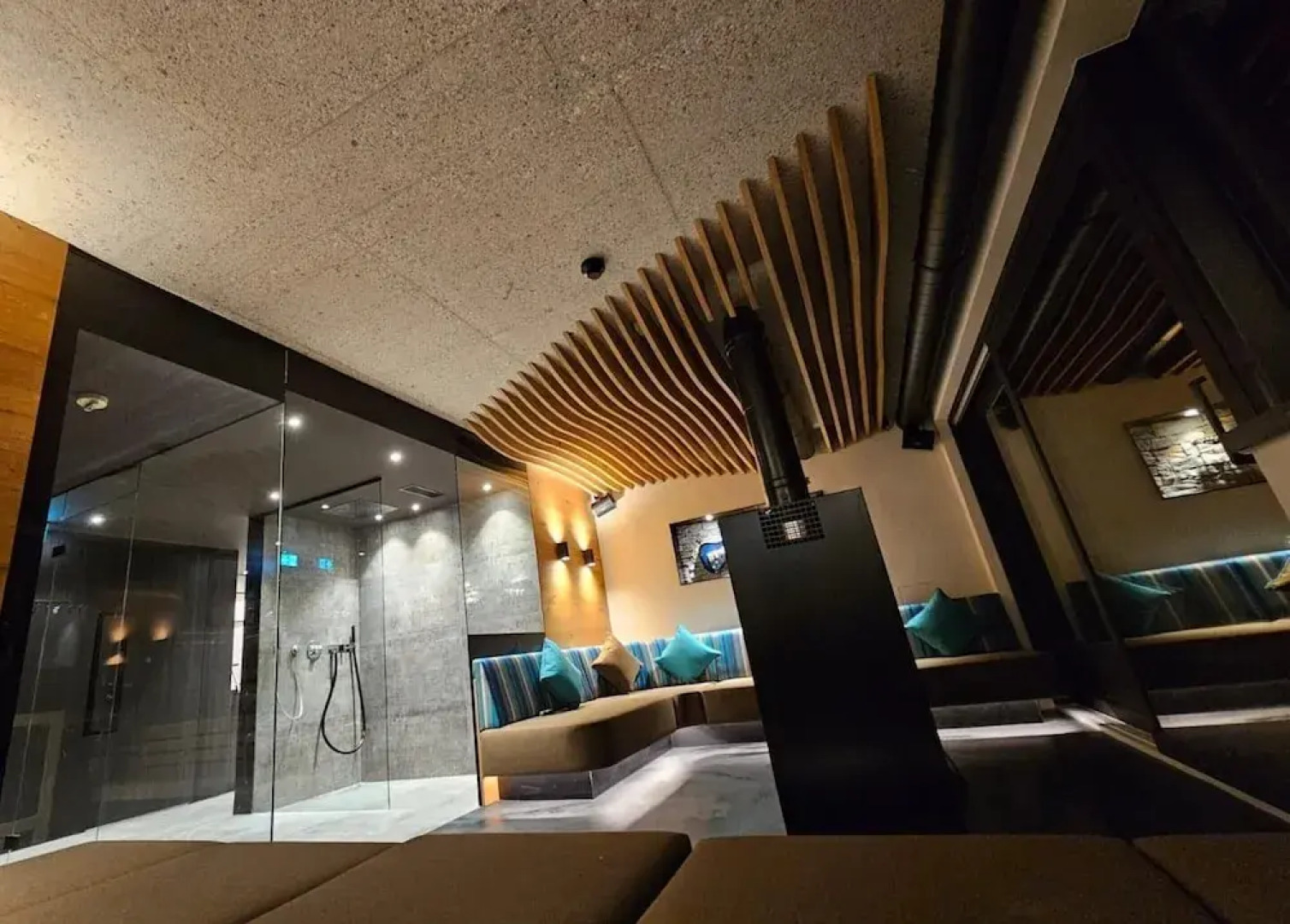 Chalet in Zillertal Near Ski Slopes & Whirlpool