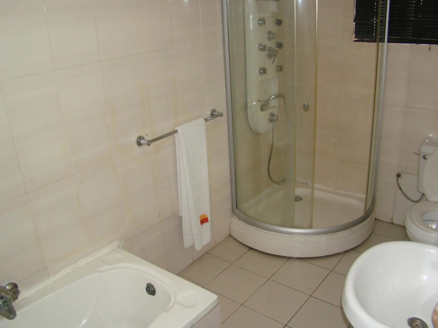 Charlie's Place And Suite