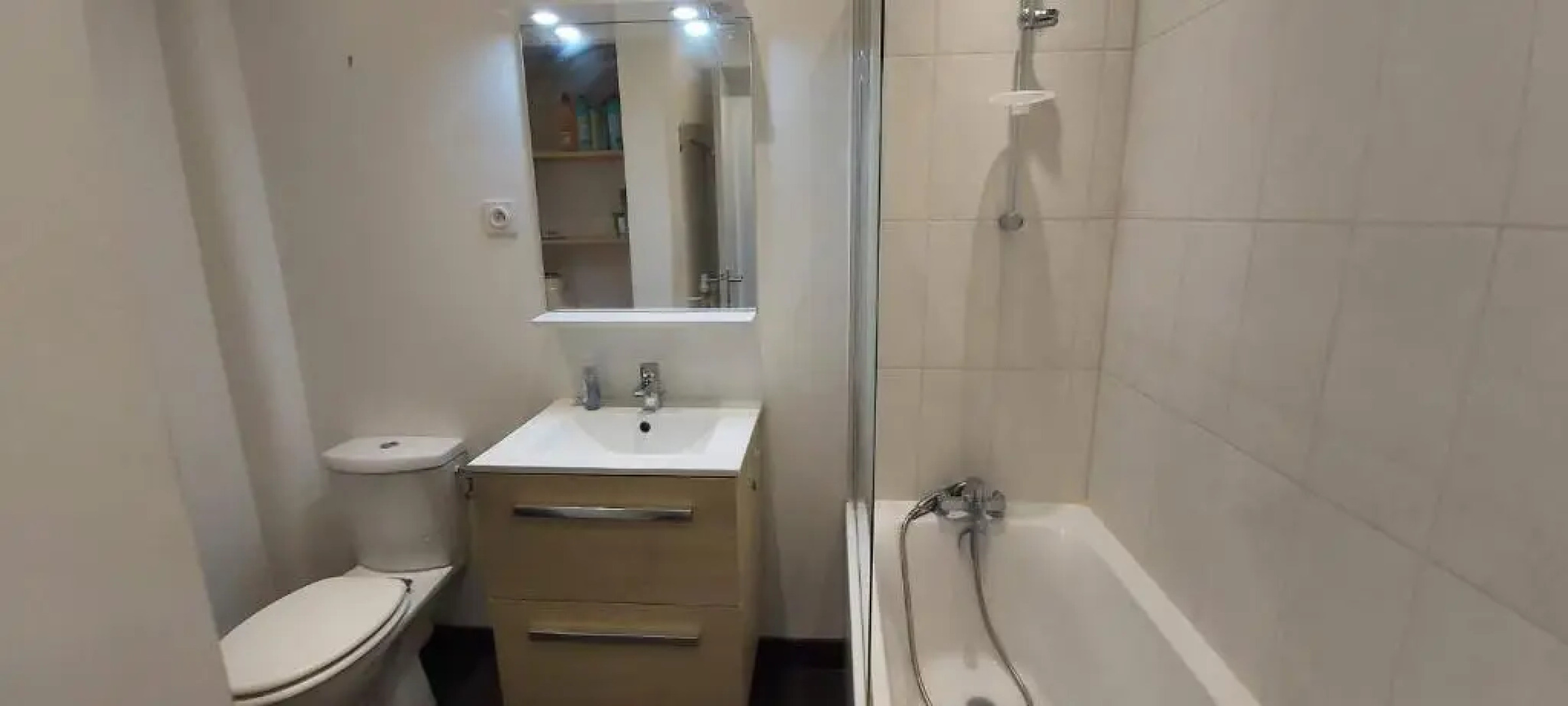 Appartement Rénové, 100 m de la gare, 83 m2, 5 Pers, Confortable et Lumineux