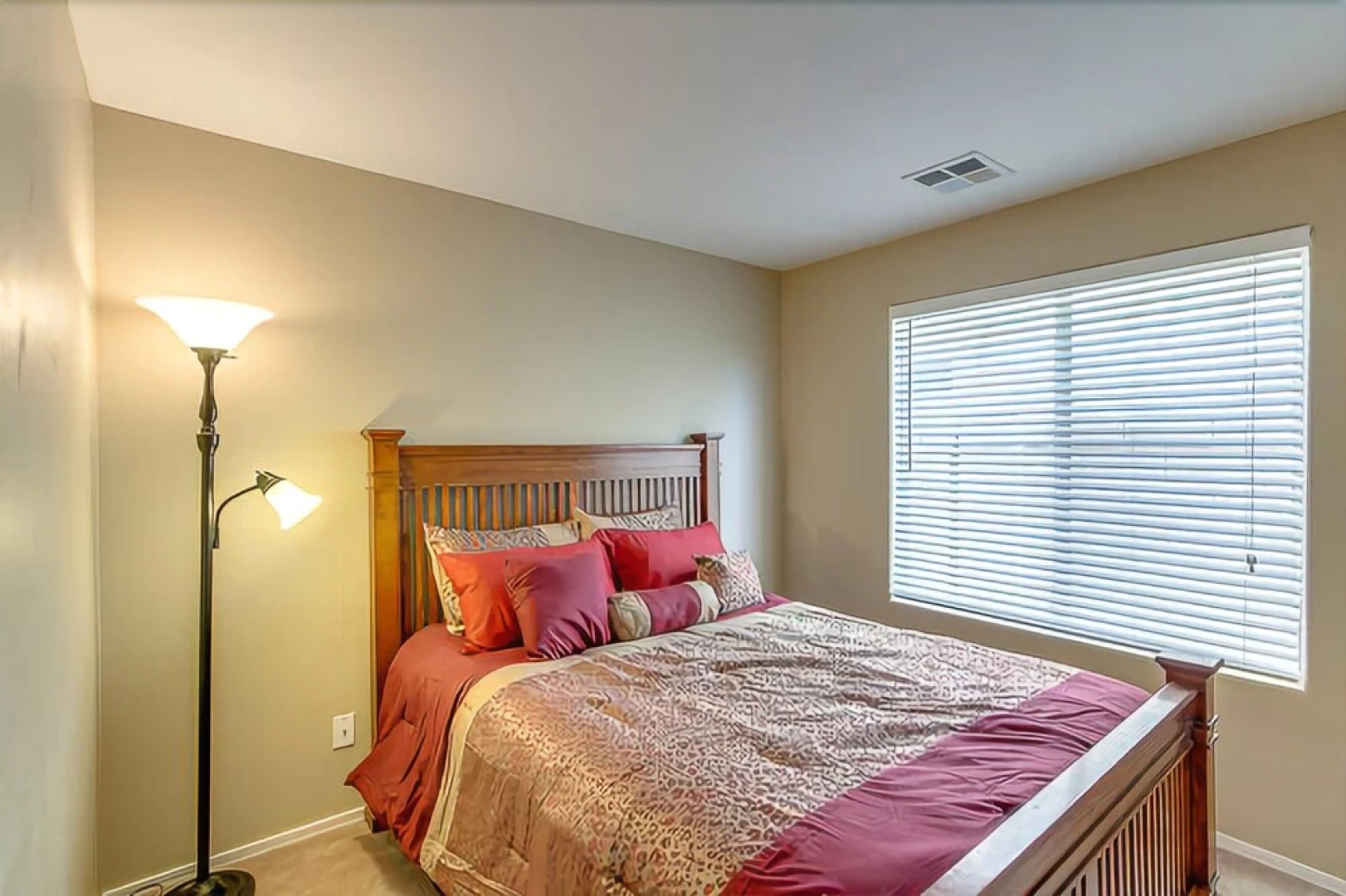 Peggy - 3 Br home by RedAwning