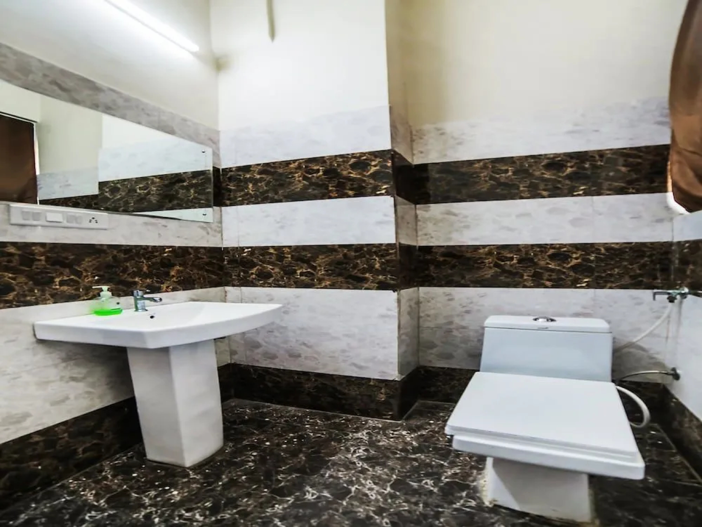 Spot On 37343 Hotel Abhimanyu Inn