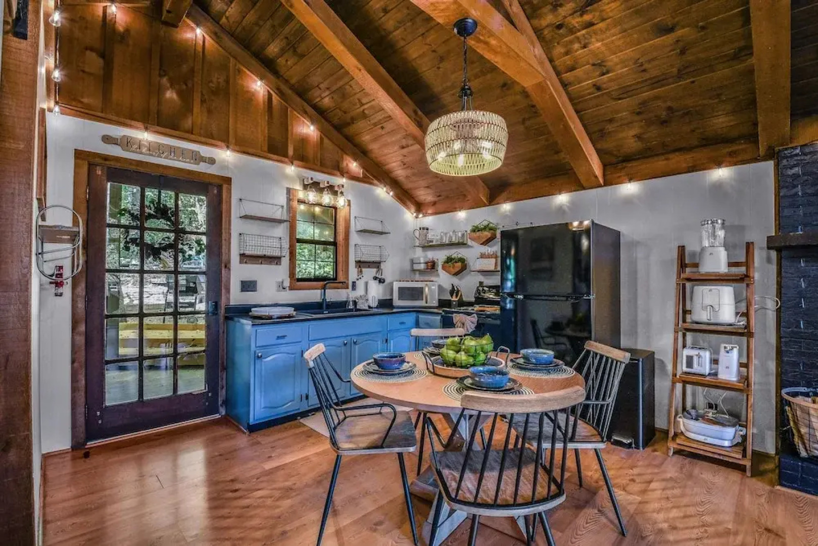 Cliff Haven 1 Bedroom Cabin by RedAwning