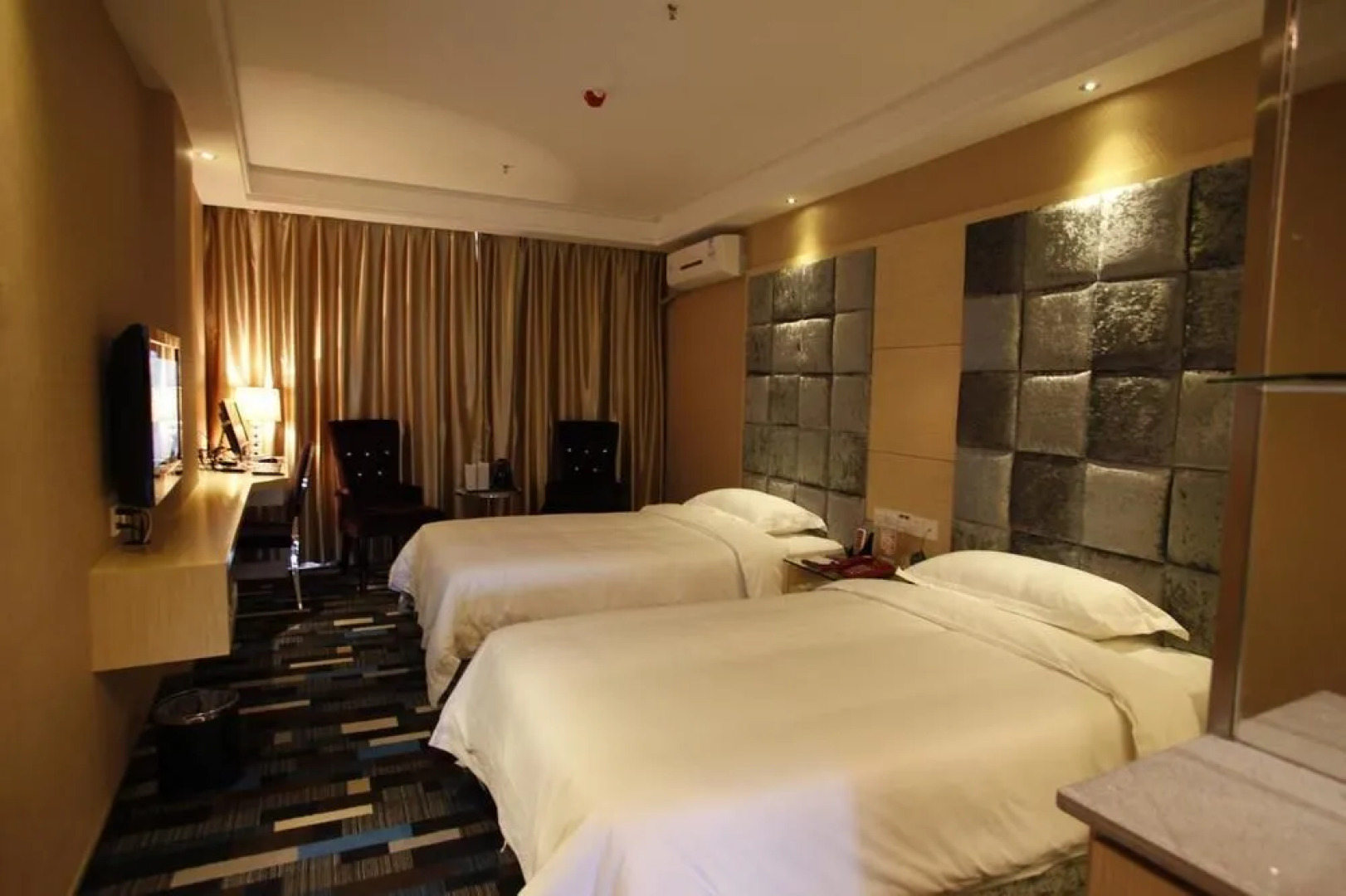 Amy Crystal Business Hotel