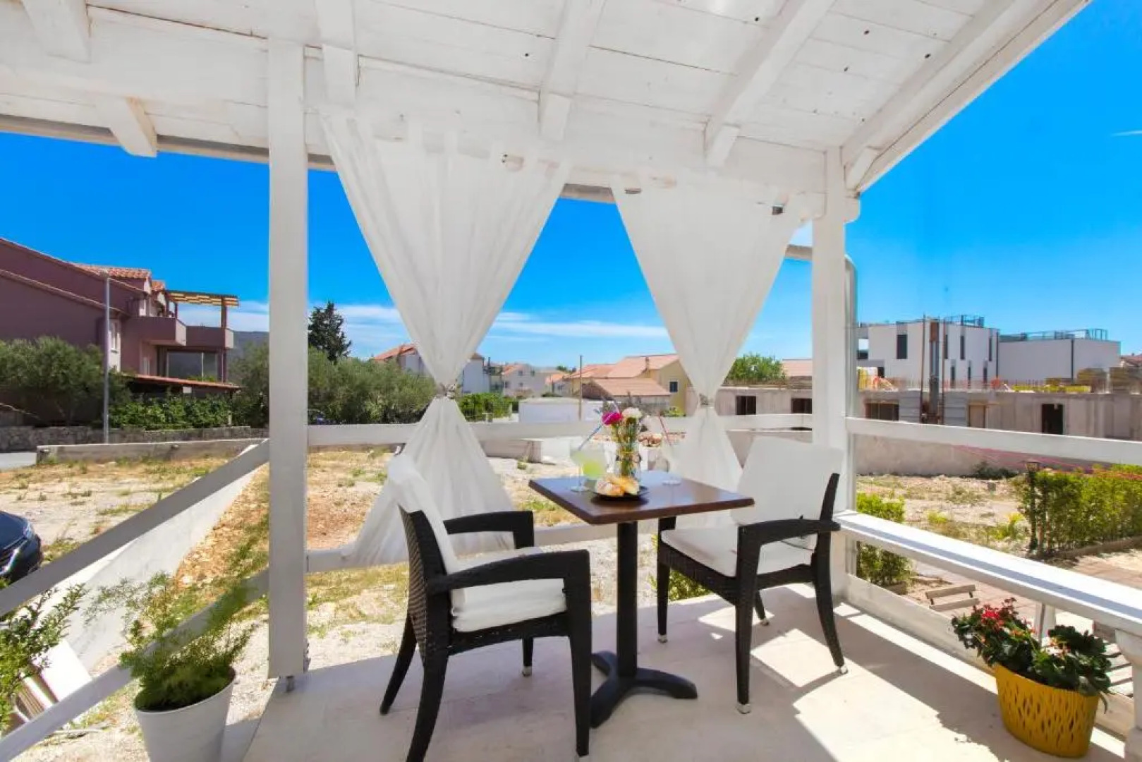 The Whitehouse Apartments