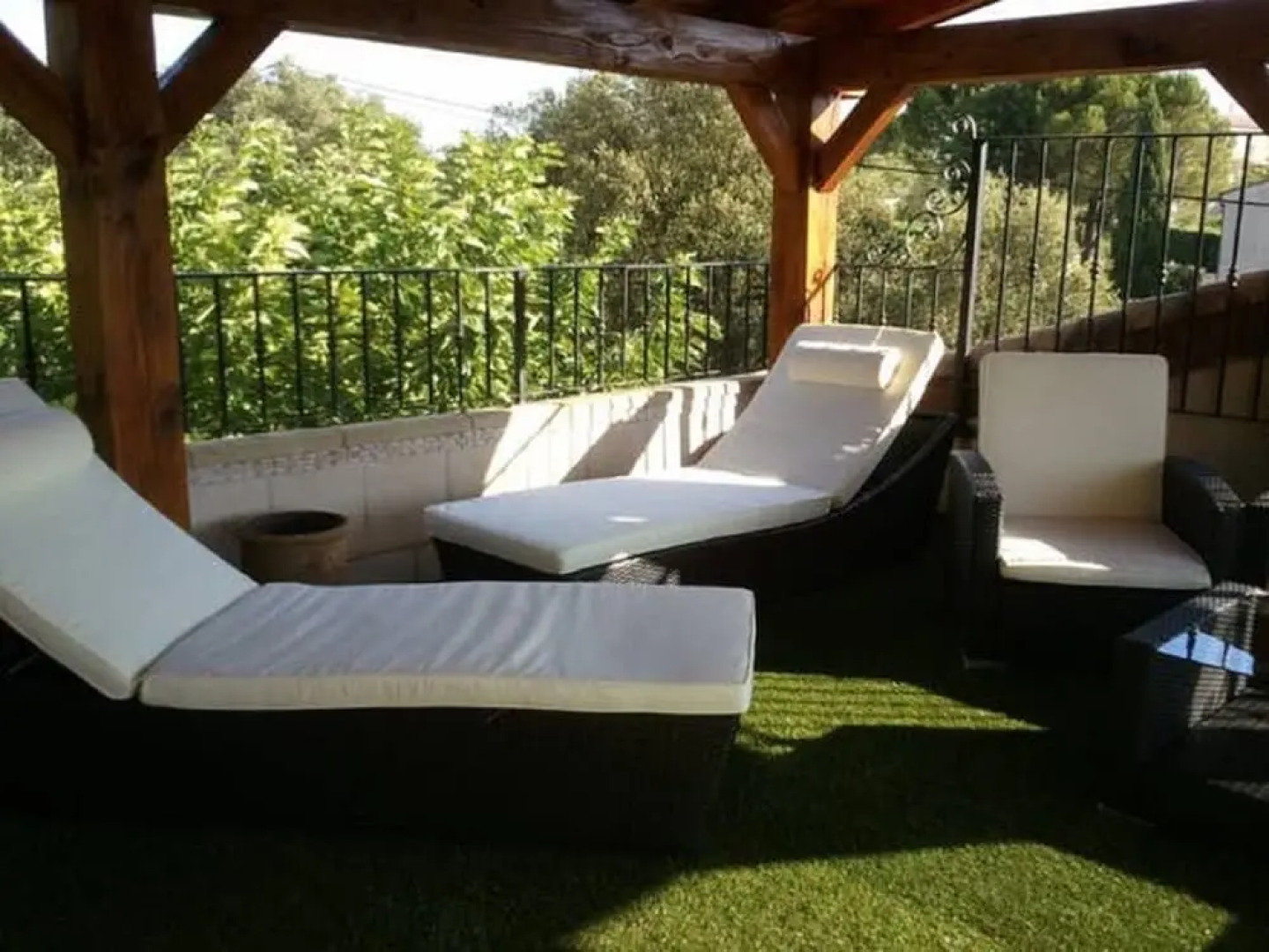 Nice Holiday Home With Swimming Pool and Enclosed Garden