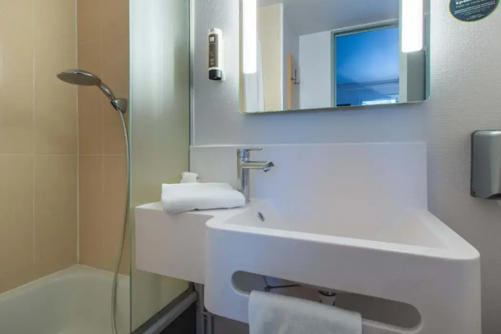 B&B HOTEL Châteauroux Aéroport