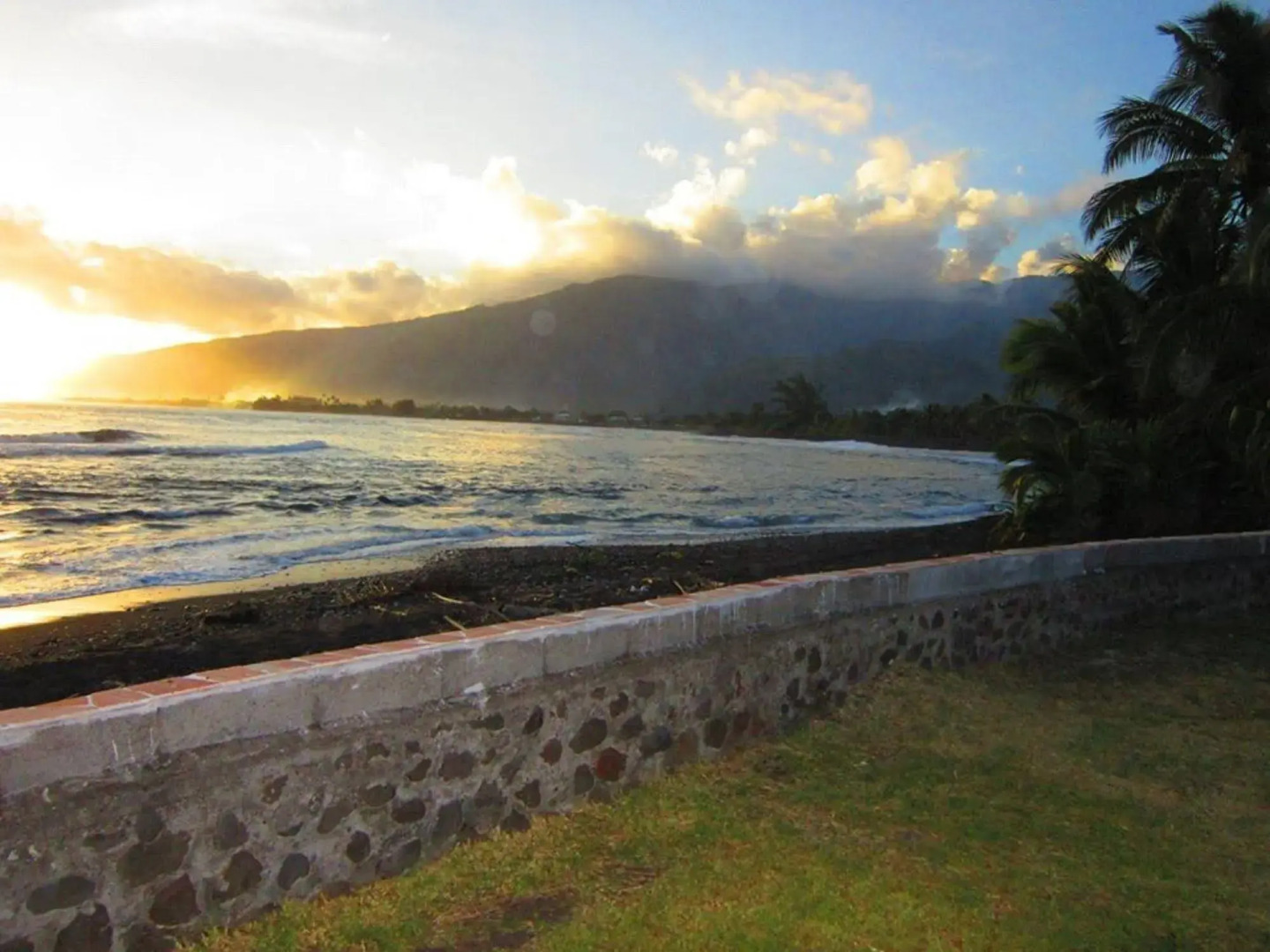 Tahiti Surf Beach Paradise