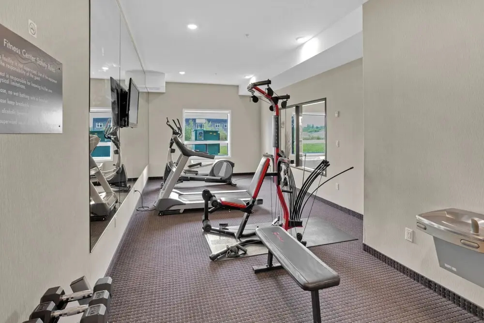 Duvernay Inn & Suites