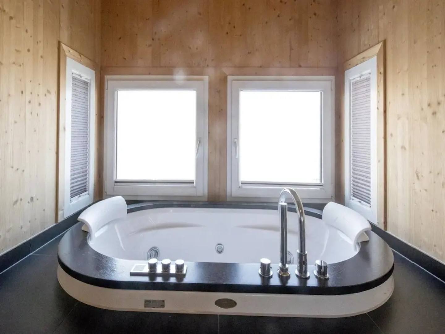 Lovely Chalet in Turracherhöhe with Sauna & Indoor Hot Tub