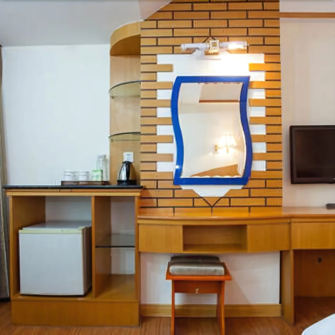 Yuhai Hotspring Hotel