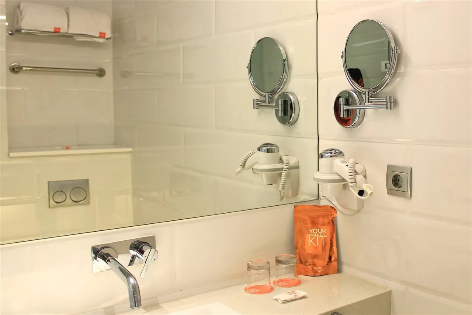 HARRIS Hotel & Conventions Solo