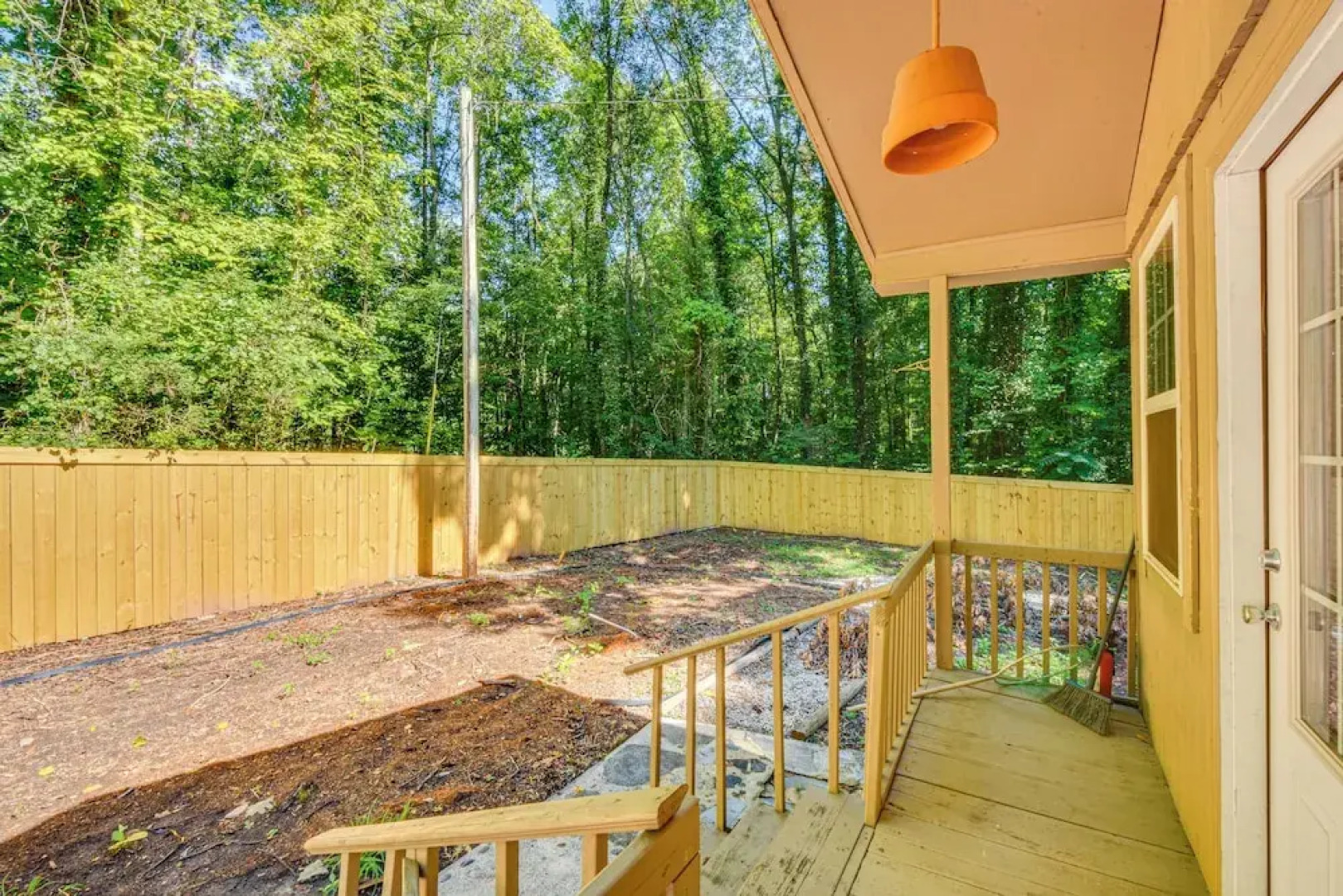 Pet-friendly Lavonia Cabin, Walk to Lake Hartwell!