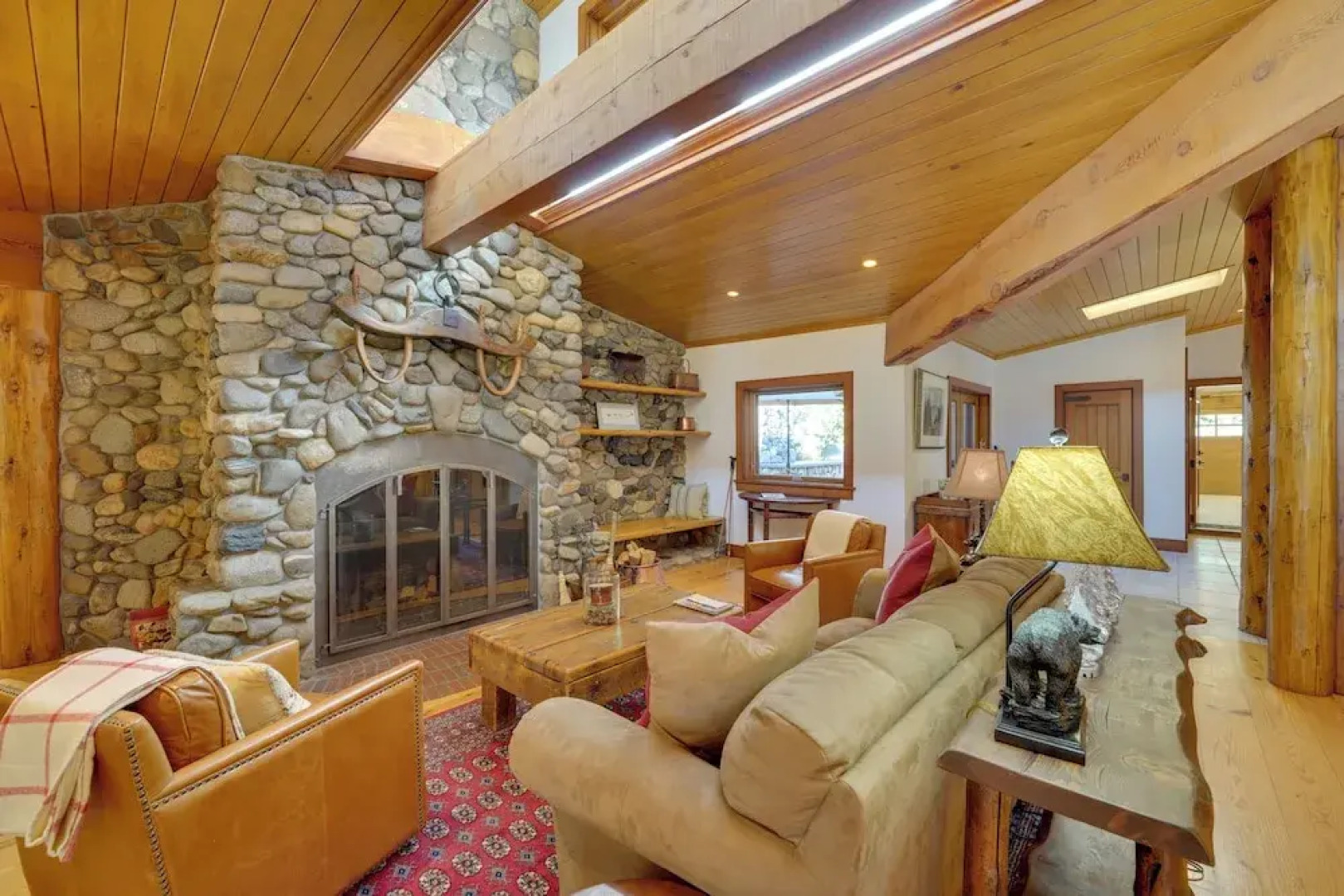 Sun Valley Log Home w/ Hot Tub & Mtn Views!