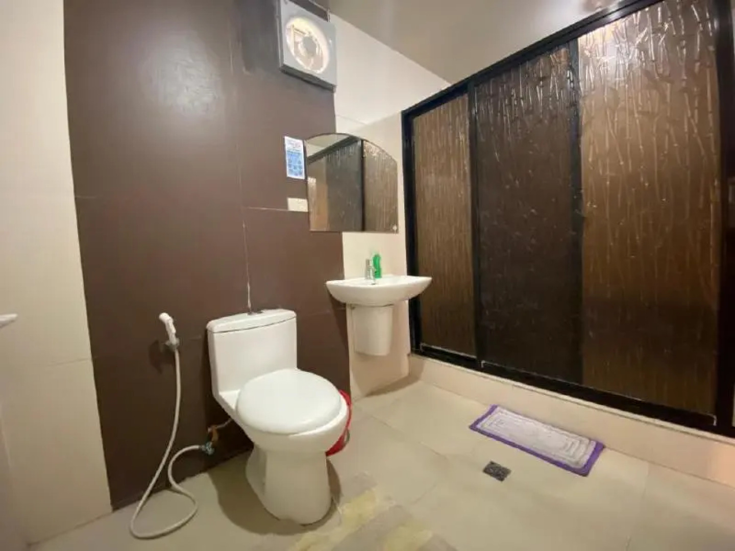 RedDoorz Plus @ Lhexlyn Resort San Narciso