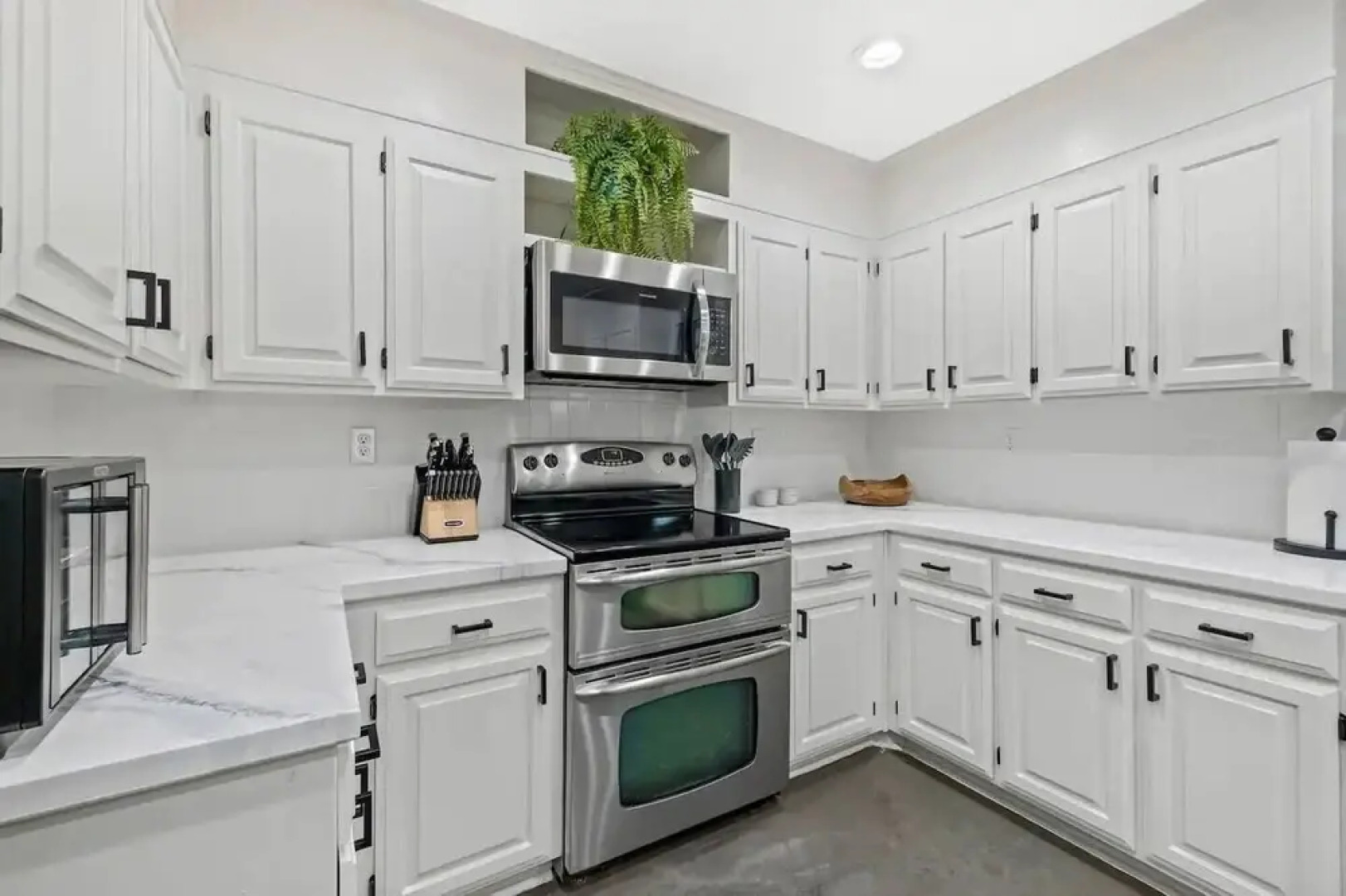 Tunnel Vision Trail Home -8 Min From Lake Windsor! 4 Bedroom Home by Redawning