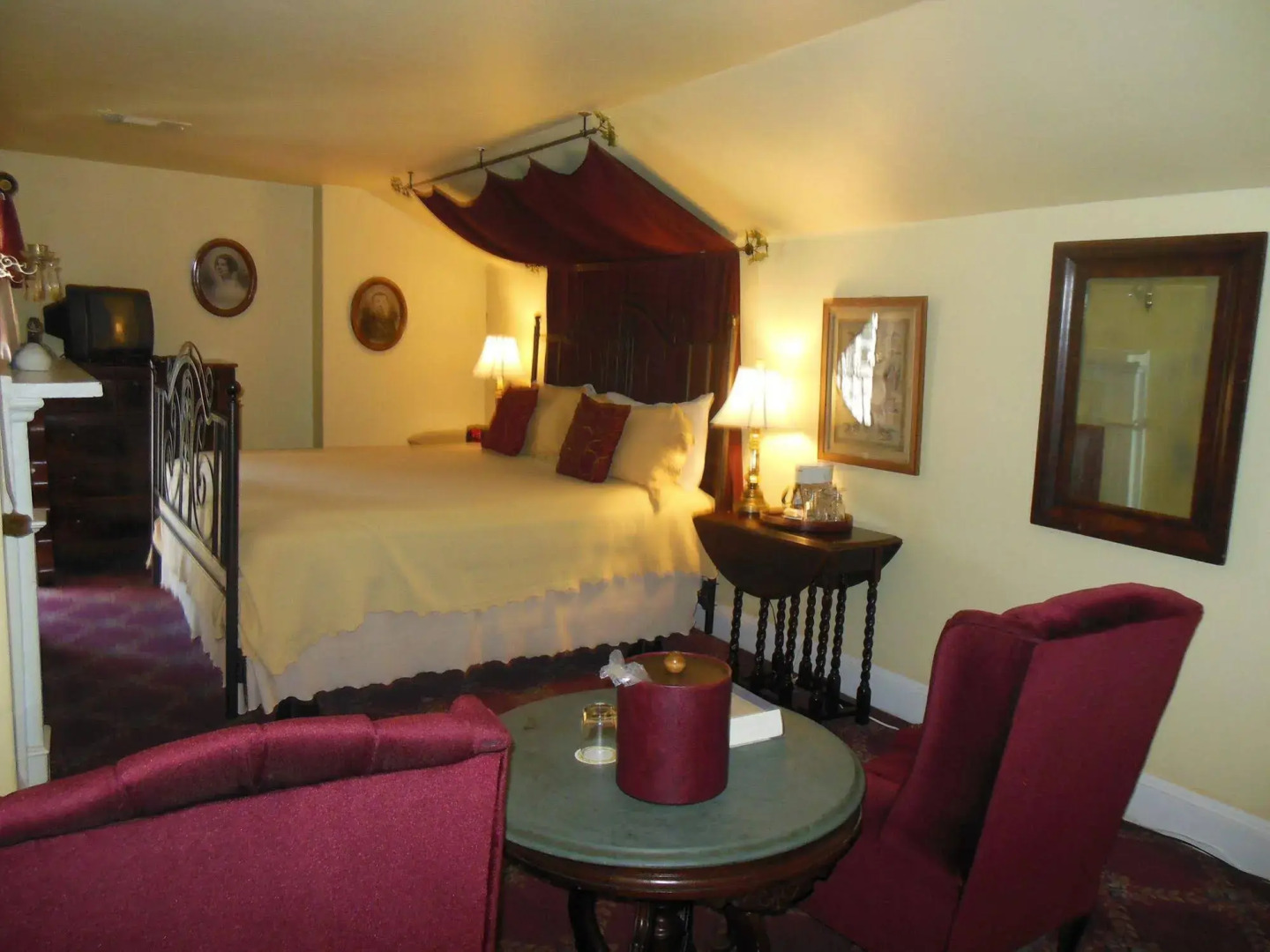 Cedar Grove Mansion Inn & Restaurant