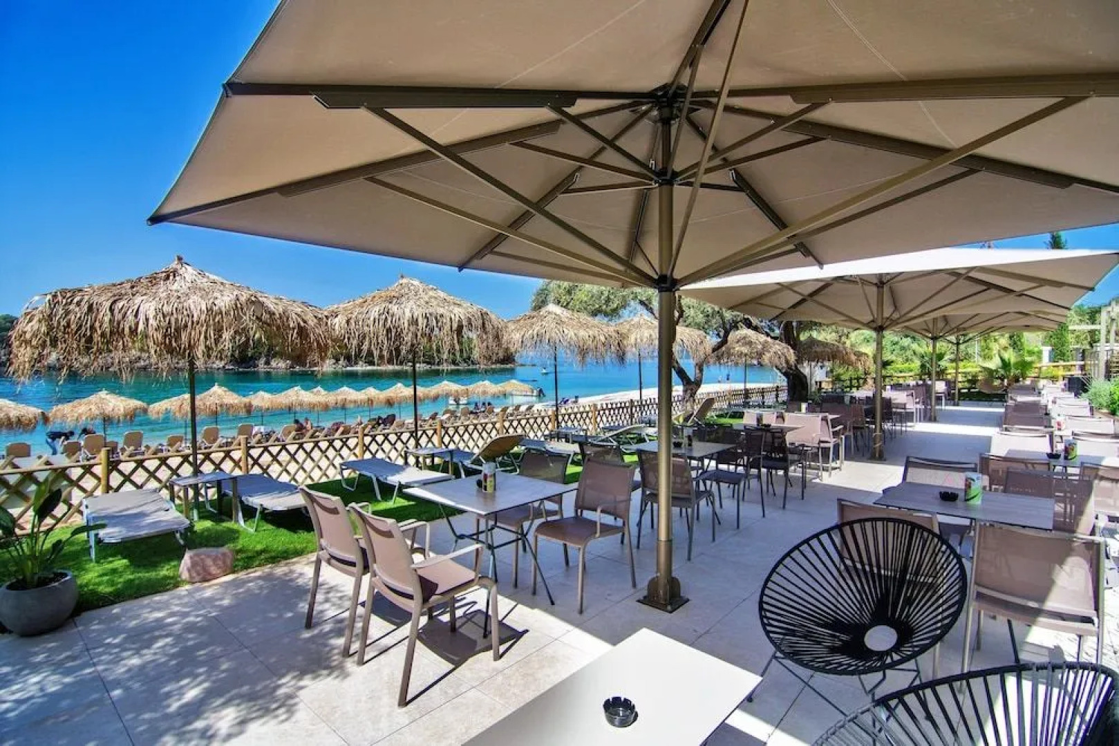 Prima Vista Beachfront Boutique Hotel