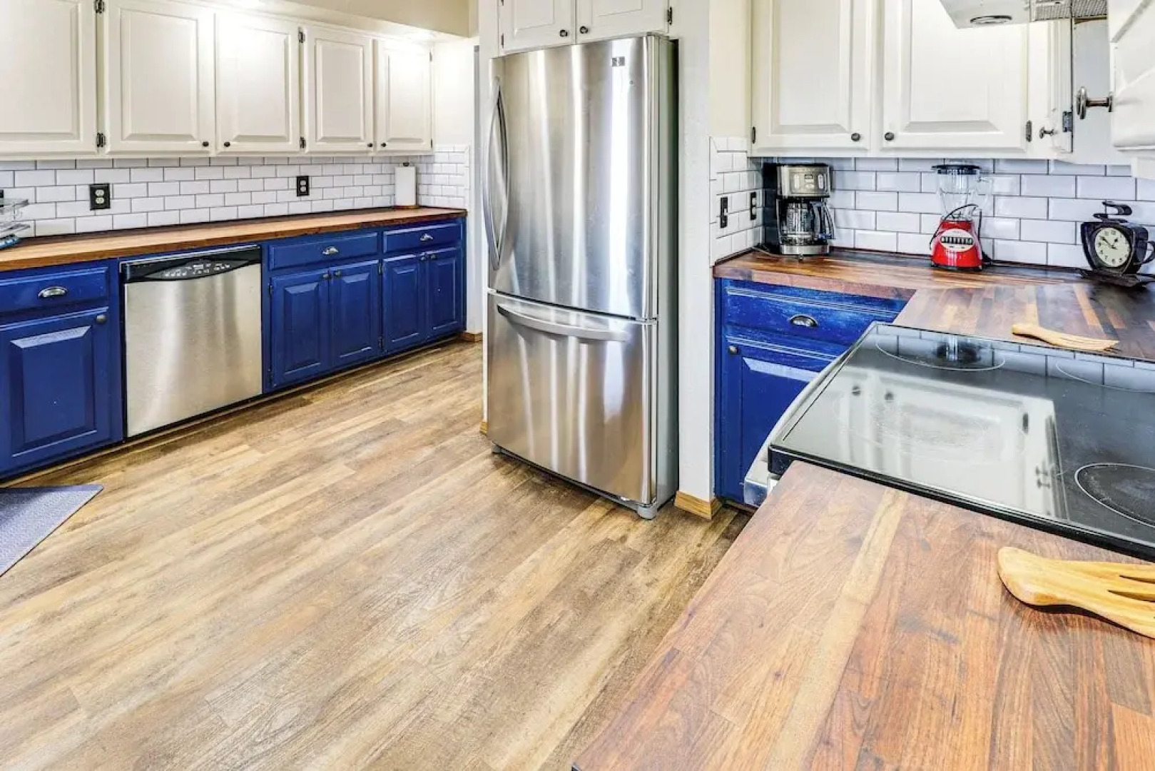 3 Mi to Downtown Roswell: Home w/ Patio + Yard