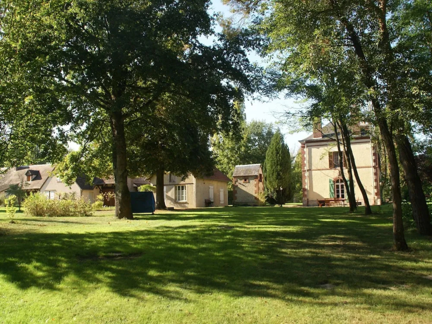 Cozy Holiday Home with Garden in Cernoy-en-Berry France