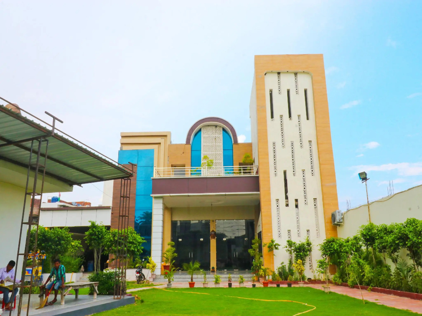 OYO 60553 Hari Pearl Residency