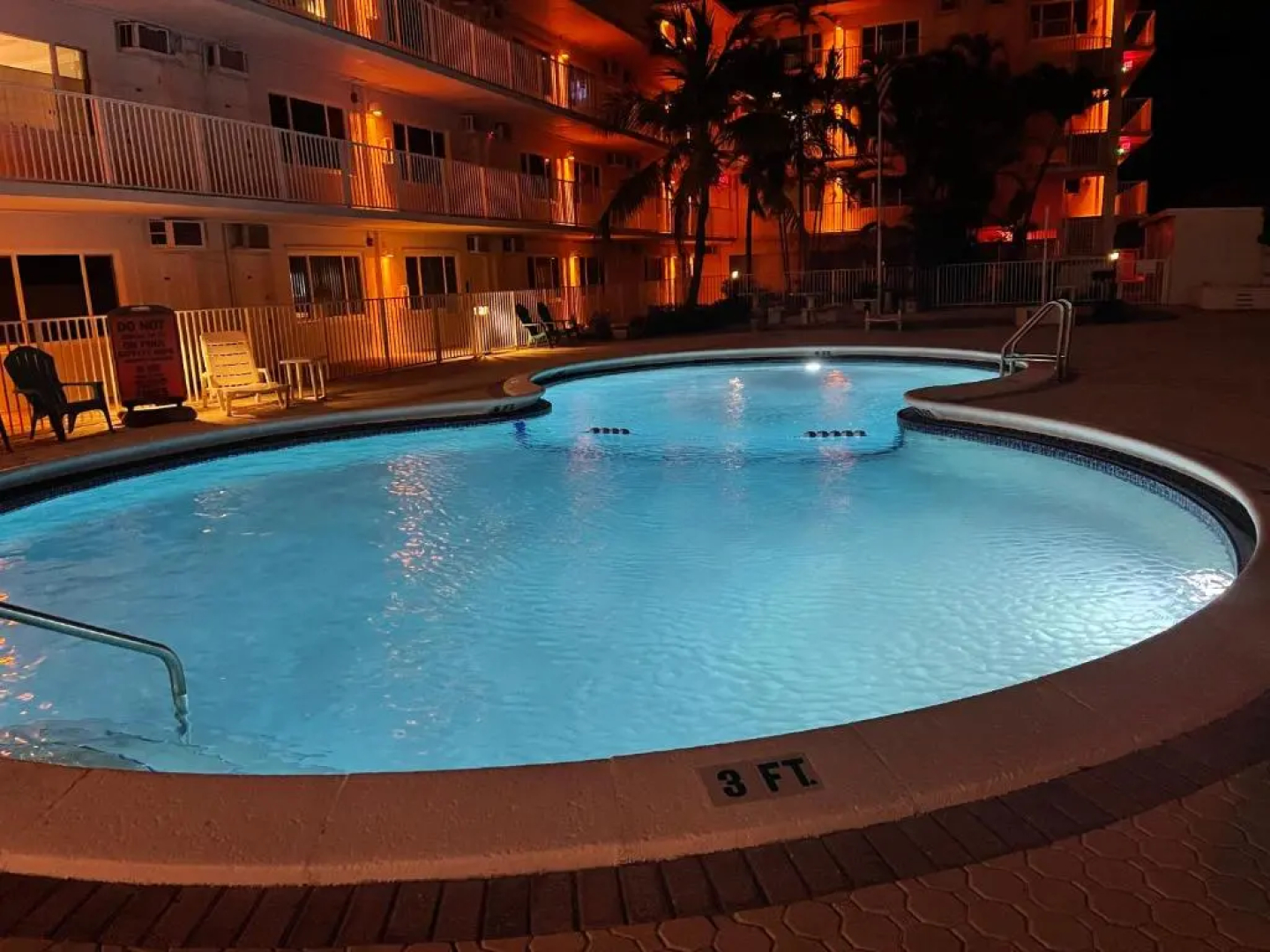 Studio right on the beach at Lauderdale By The Sea