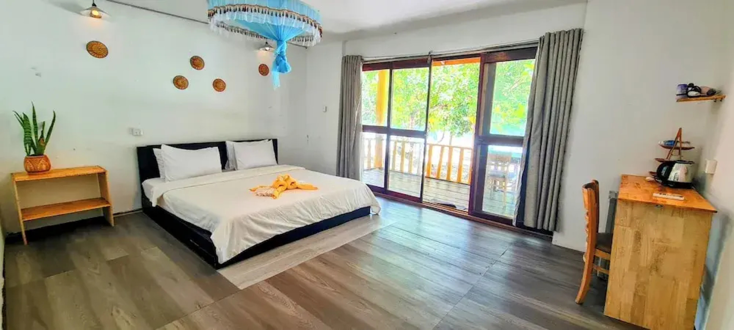 Koh Rong Beach Hostel and Bungalow