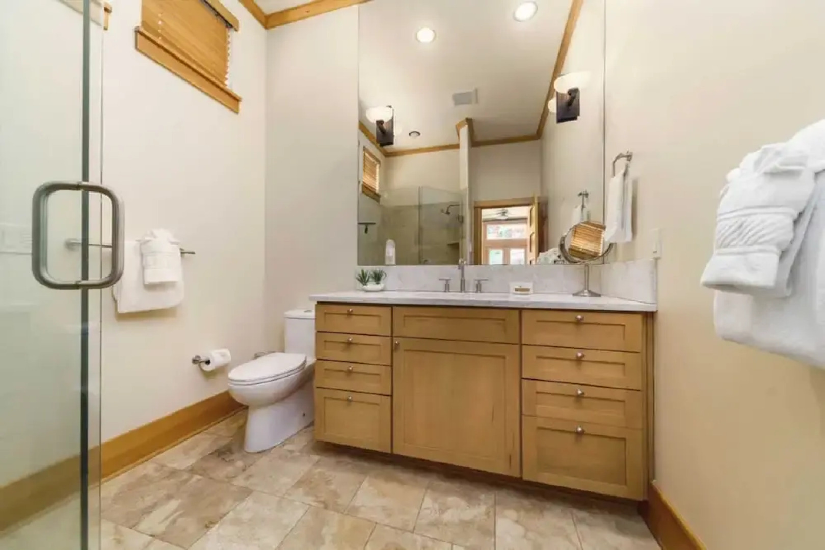 The Castle Rock Estate by Avantstay Steps From Arch Cape Beach w/ Hot Tub & Sauna