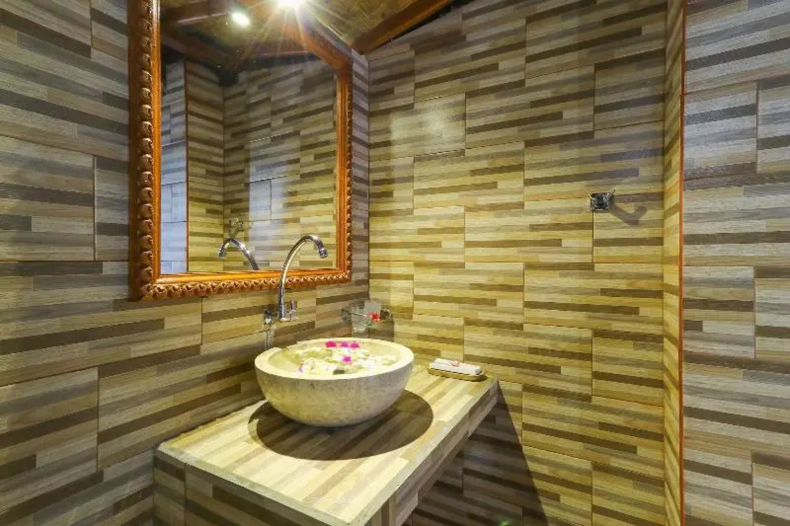 Hotra Hill Cottage by ZUZU