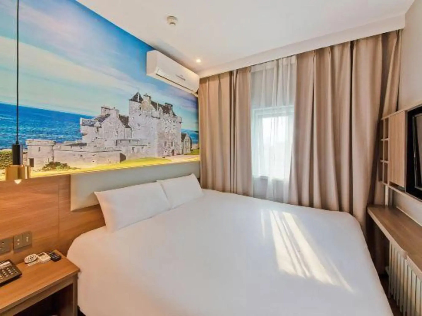 Jimmy Sunshine Fast Hotel