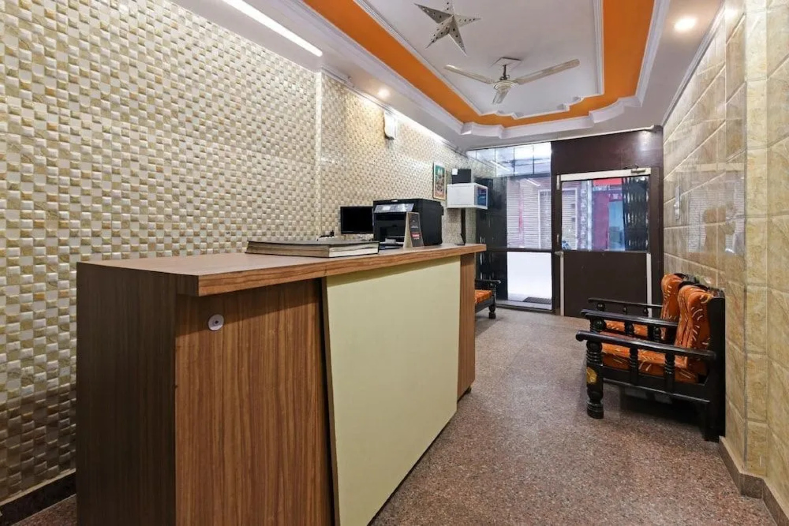 OYO 16642 Flagship Hotel Mahadev