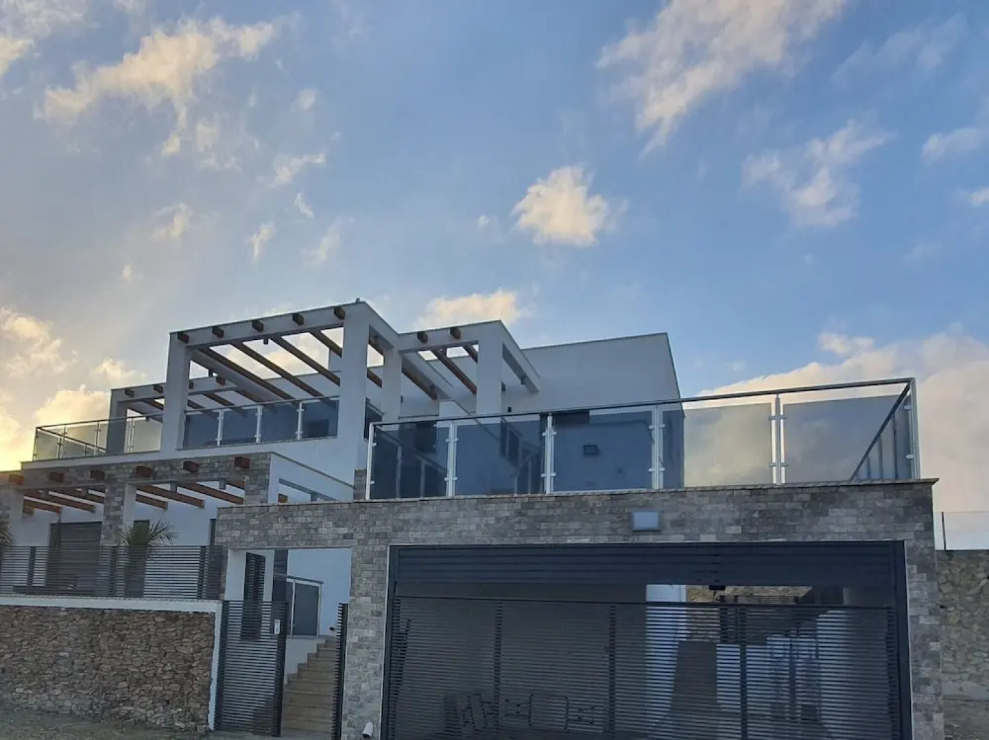 Ridgeback Shir House