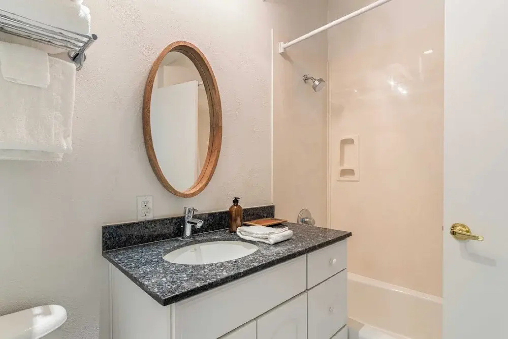 4 Cayucos Bungalows Steps to Beach, Sleeps 16, Pet Friendly