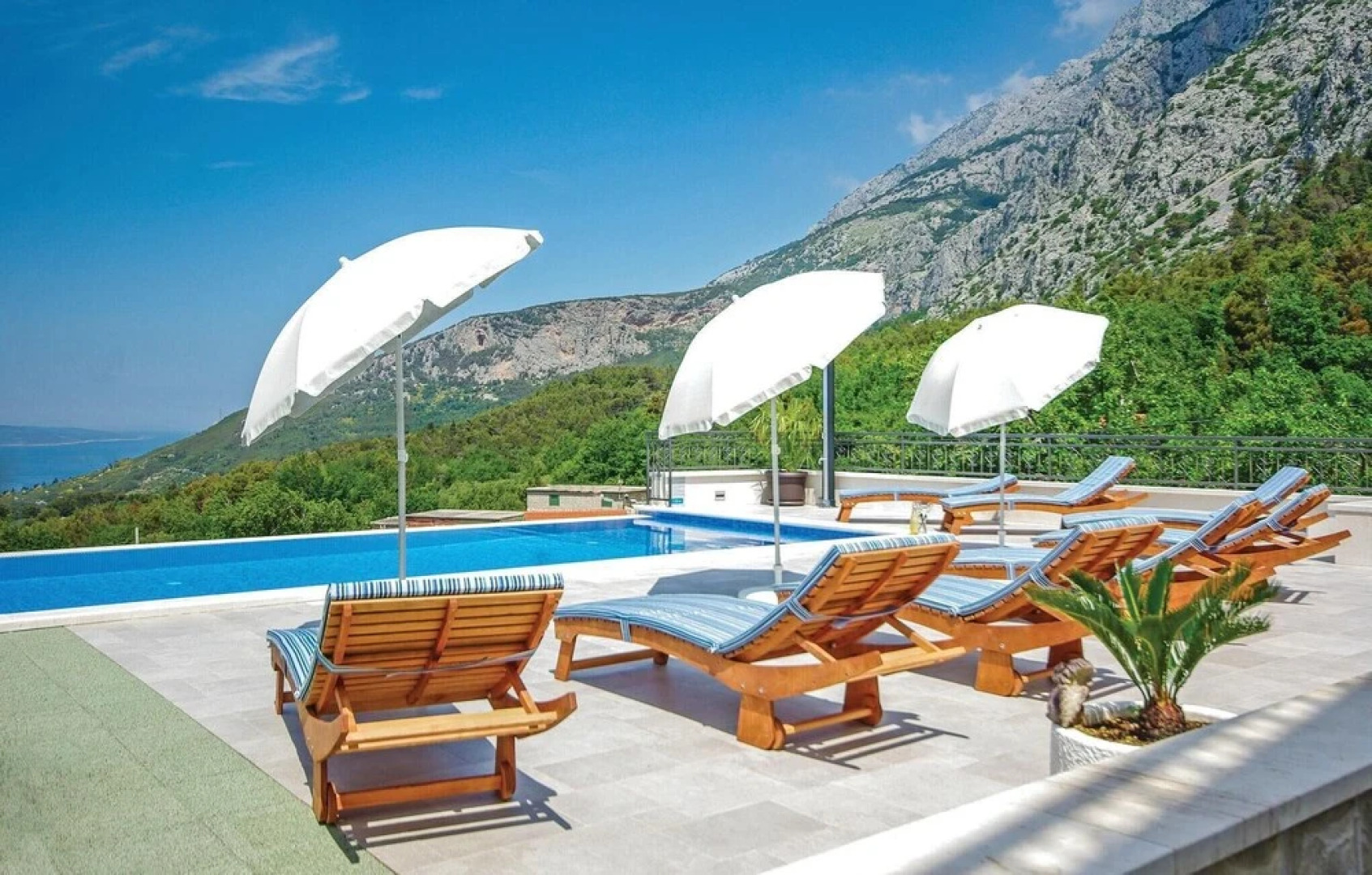 Amazing Home in Tucepi With Wifi and 4 Bedrooms