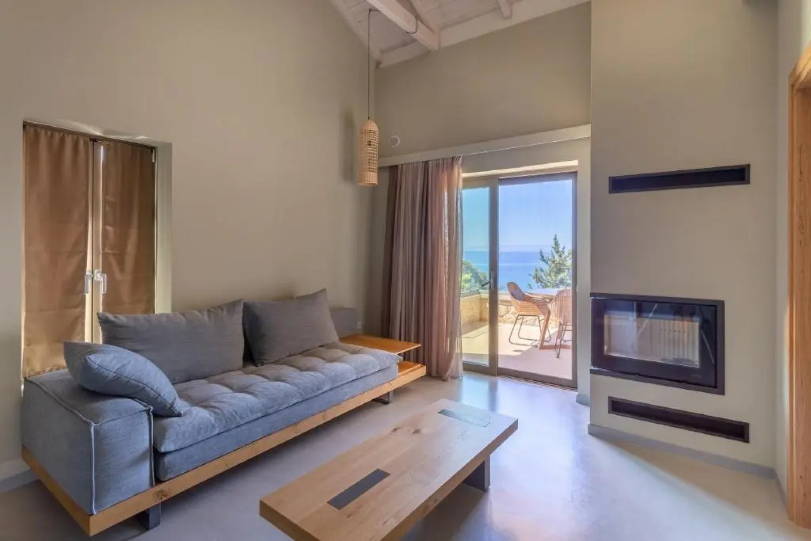 Diapori Suites Hotel