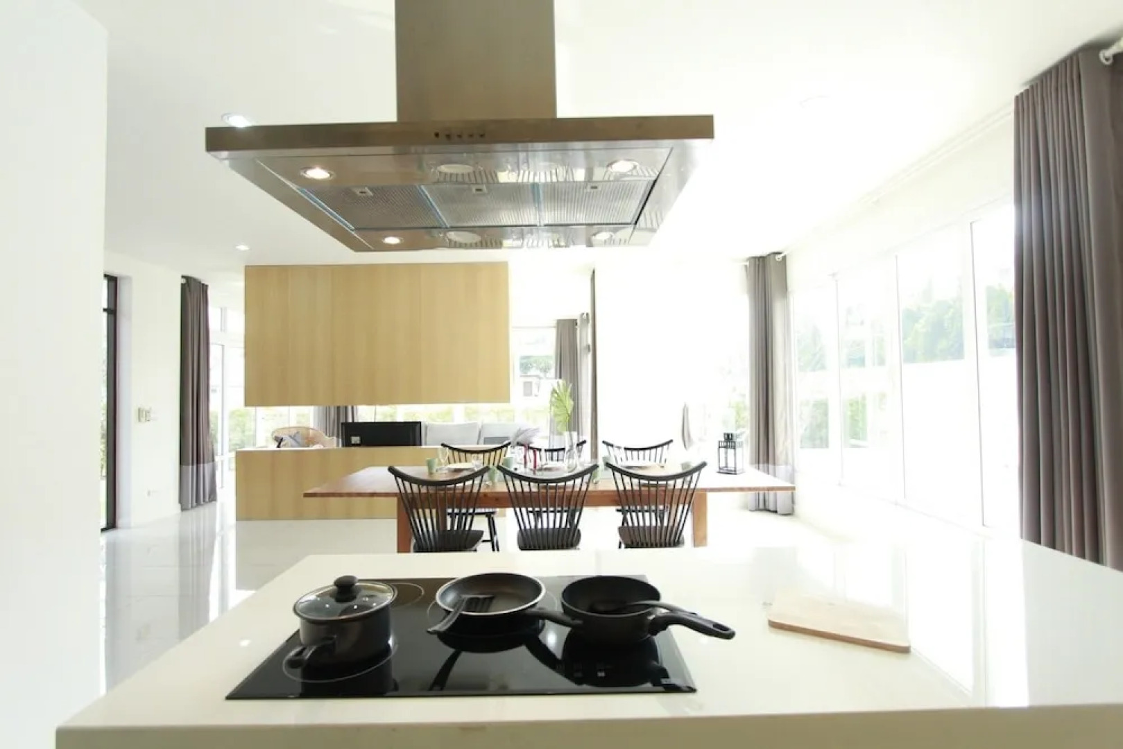 AnB Pool Villa 4BR Beachfront in Pattaya